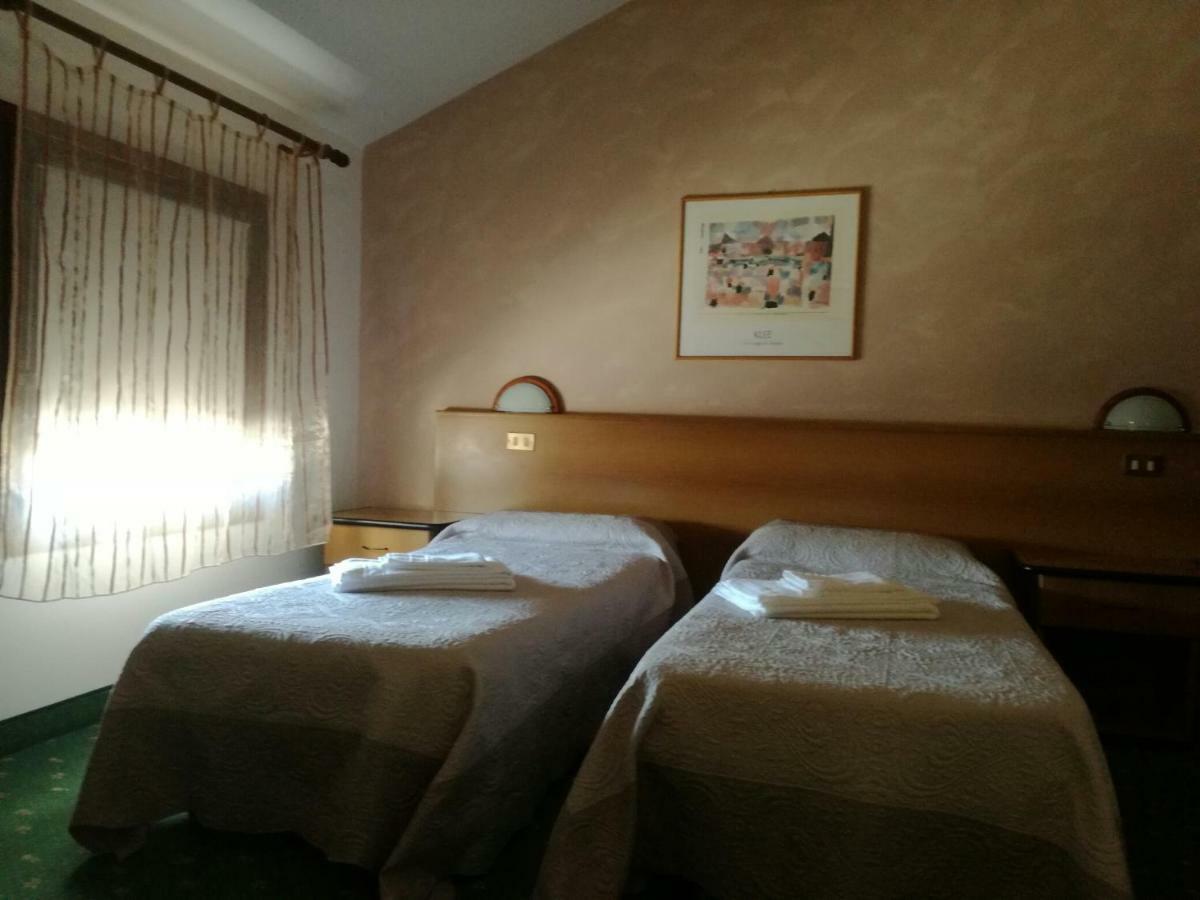 Hotel Roma Pravisdomini Luaran gambar